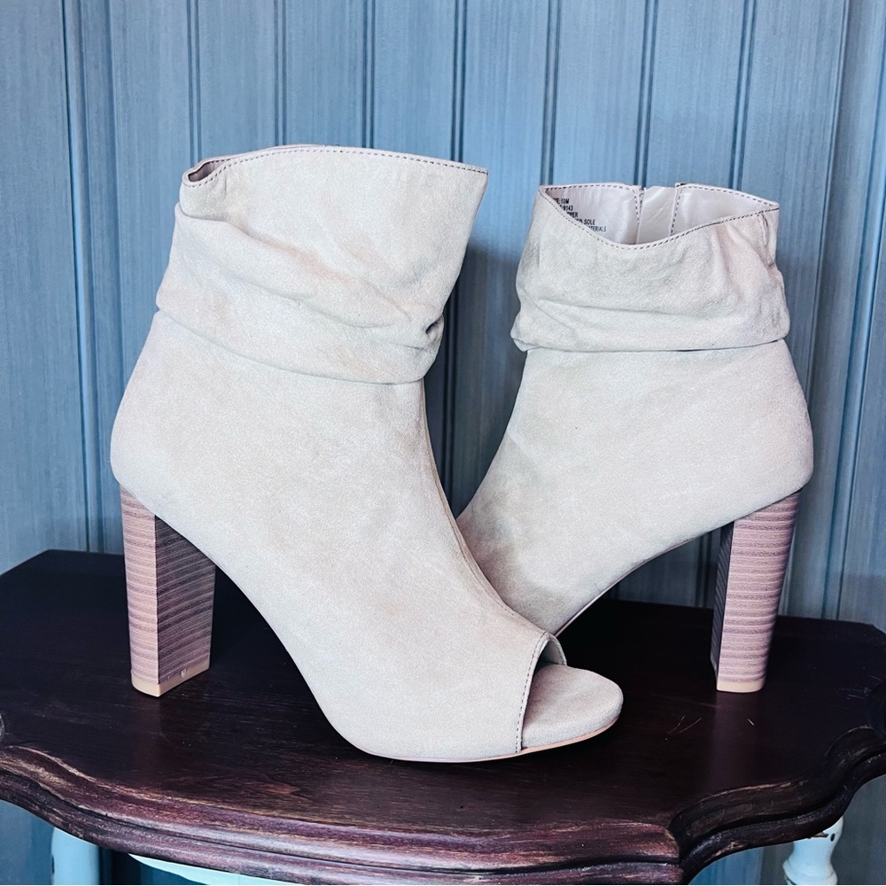 Elegant Tan Peep-Toe Ankle Boots